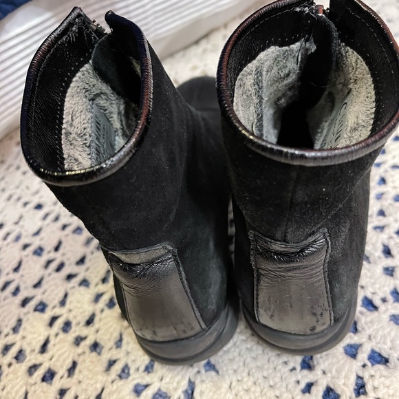 Woman’s Suede Black Boots by La Canadienne with lining - Picture 2 of 6